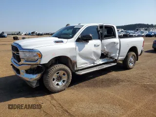 2021 Ram 2500 Big Horn z VIN 3C6UR5DL2MG627980, wystawiony jako Copart lot #51838145 z przebiegiem 130 024 mil mil oraz Szkody całkowita. Historia ofert i sprzedaży dostępna na DreamBid. Obrazek 1.