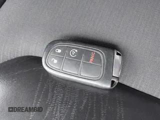 2018 Jeep Cherokee Latitude Plus z VIN 1C4PJMLX3JD507867, wystawiony jako IAAI lot #42437354 z przebiegiem 66 974 mil mil oraz . Historia ofert i sprzedaży dostępna na DreamBid. Obrazek 11.