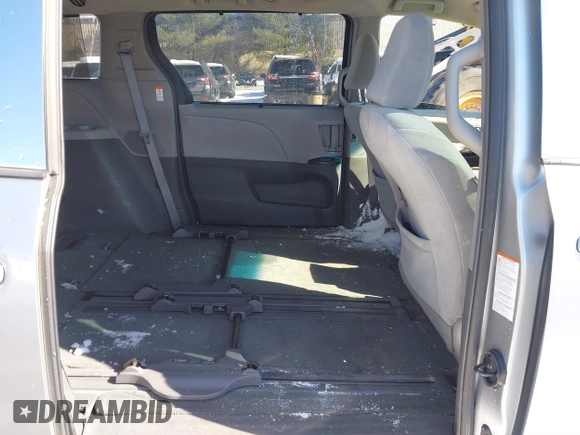 2017 Toyota Sienna LE Auto Access Seat with VIN 5TDKZ3DC1HS858686, listed as a IAAI auction lot 41632546 with 195,088 mi miles. Bid and sale history available at carsss.com. Image 8.