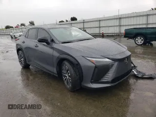 2023 Lexus RZ 450e Premium z VIN JTJAAAABXPA013377, wystawiony jako Copart lot #41903324 z przebiegiem 6529 mil mil oraz . Historia ofert i sprzedaży dostępna na DreamBid. Obrazek 4.