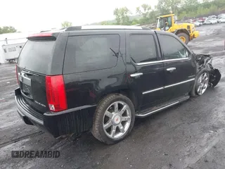 2012 Cadillac Escalade Luxury z VIN 1GYS4BEF1CR101807, wystawiony jako IAAI lot #42318114 z przebiegiem 209 071 mil mil oraz . Historia ofert i sprzedaży dostępna na DreamBid. Obrazek 4.