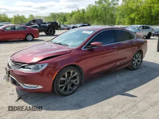 2015 Chrysler 200 C z VIN 1C3CCCEG2FN664621, wystawiony jako Copart lot #56368055 z przebiegiem 121 716 mil mil oraz Szkody całkowita. Historia ofert i sprzedaży dostępna na DreamBid. Obrazek 1.