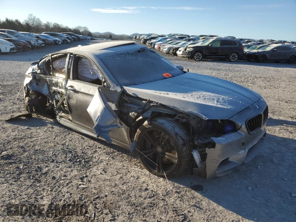 2014 BMW M5 z VIN WBSFV9C57ED593159, wystawiony jako Copart lot #87475634 z przebiegiem Nie podano mil oraz Szkody całkowita. Historia ofert i sprzedaży dostępna na DreamBid. Obrazek 4.