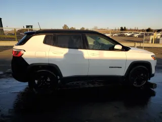 2019 Jeep Compass Altitude with VIN 3C4NJCBB8KT658335, listed as a Copart auction lot 41787465 with 126,032 mi miles and Clean Title. Bid and sale history available at carsss.com. Image 3.