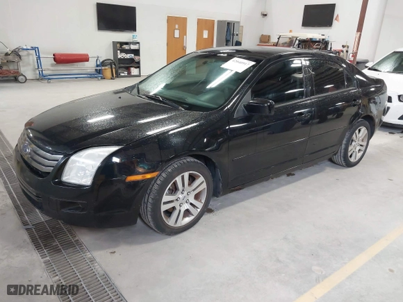 2007 Ford Fusion SE with VIN 3FAHP07Z97R275689, listed as a IAAI auction lot 42040917 with 183,886 mi miles. Bid and sale history available at carsss.com. Image 2.