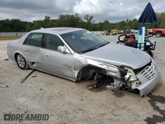 2011 Cadillac DTS Premium Collection z VIN 1G6KH5E69BU137044, wystawiony jako Copart lot #54723905 z przebiegiem 128 081 mil mil oraz Szkoda całkowita • Salvage title. Historia ofert i sprzedaży dostępna na DreamBid. Obrazek 4.