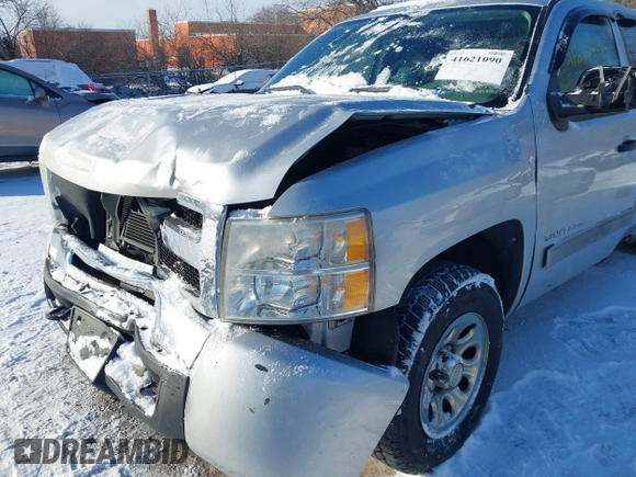 2010 Chevrolet Silverado 1500 LS with VIN 1GCSCREA8AZ275862, listed as a IAAI auction lot 41621090 with 280,598 mi miles. Bid and sale history available at carsss.com. Image 19.