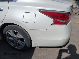 2015 Nissan Altima 2.5 S with VIN 1N4AL3AP0FC246780, listed as a IAAI auction lot 42207239 with 228,572 mi miles. Bid and sale history available at carsss.com. Image 6.