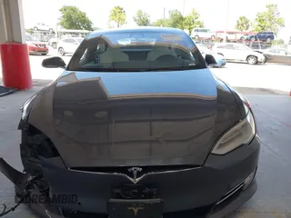 2018 Tesla Model S 75D с VIN 5YJSA1E2XJF246112, выставлен на аукционе IAAI как лот 42124379 с пробегом Не указан миль и . История ставок и продаж доступна на DreamBid. Изображение 12.