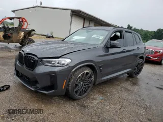 2022 BMW X3 M z VIN 5YM13EC09N9J95191, wystawiony jako Copart lot #63090823 z przebiegiem 15 029 mil mil oraz . Historia ofert i sprzedaży dostępna na DreamBid. Obrazek 1.