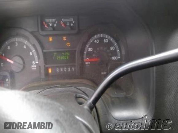 2010 Ford Econoline Cargo Commercial z VIN 1FTNE1EW0ADA90769, wystawiony jako IAAI lot #42398483 z przebiegiem 258 005 mil mil oraz . Historia ofert i sprzedaży dostępna na DreamBid. Obrazek 16.