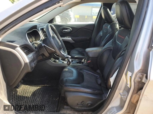 2017 Jeep Cherokee Trailhawk z VIN 1C4PJMBSXHW616640, wystawiony jako Copart lot #56380655 z przebiegiem 139 515 mil mil oraz Szkoda całkowita • Salvage title. Historia ofert i sprzedaży dostępna na DreamBid. Obrazek 7.