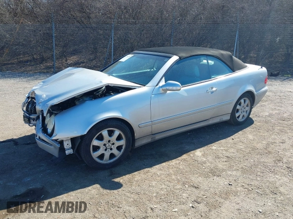 2003 Mercedes-Benz CLK 320 z VIN WDBLK65GX3T143863, wystawiony jako IAAI lot #41704225 z przebiegiem Nie podano mil oraz . Historia ofert i sprzedaży dostępna na DreamBid. Obrazek 2.