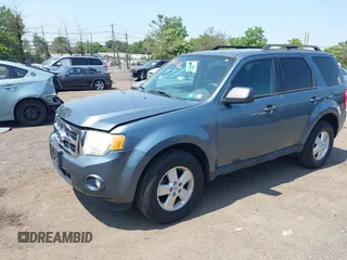 2010 Ford Escape XLT z VIN 1FMCU9DG0AKC42348, wystawiony jako IAAI lot #42421620 z przebiegiem 178 321 mil mil oraz . Historia ofert i sprzedaży dostępna na DreamBid. Obrazek 2.