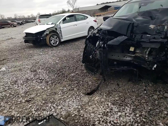 2018 Mazda CX-5 Grand Touring z VIN JM3KFBDM0J0403095, wystawiony jako Copart lot #48594495 z przebiegiem Nie podano mil oraz Szkoda całkowita • Salvage title. Historia ofert i sprzedaży dostępna na DreamBid. Obrazek 12.
