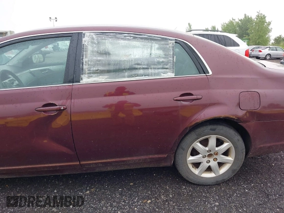 2006 Toyota Avalon XL z VIN 4T1BK36B76U081167, wystawiony jako IAAI lot #42271791 z przebiegiem 266 216 mil mil oraz . Historia ofert i sprzedaży dostępna na DreamBid. Obrazek 6.
