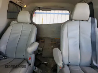 2013 Toyota Sienna XLE с VIN 5TDDK3DC9DS052022, выставлен на аукционе Copart как лот 62444725 с пробегом 241 187 миль миль и Списание • Salvage title. История ставок и продаж доступна на DreamBid. Изображение 10.