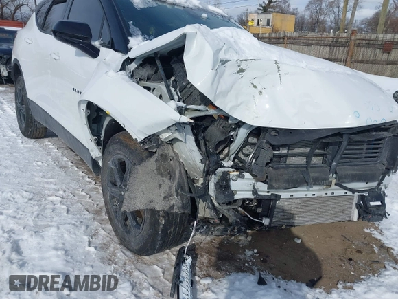 2024 Chevrolet Blazer RS z VIN 3GNKBKRS1RS155981, wystawiony jako IAAI lot #41614035 z przebiegiem 1383 mil mil oraz . Historia ofert i sprzedaży dostępna na DreamBid. Obrazek 17.