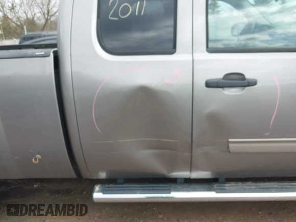 2012 Chevrolet Silverado 1500 LT with VIN 1GCRKSE76CZ228698, listed as a IAAI auction lot 42092011 with 184,322 mi miles. Bid and sale history available at carsss.com. Image 20.