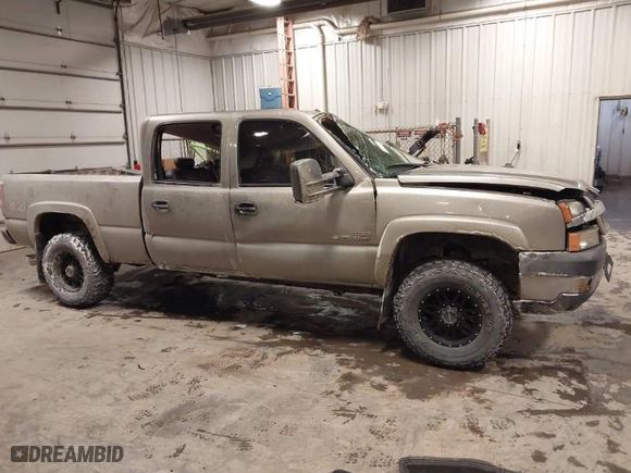 2003 Chevrolet Silverado 2500HD LS with VIN 1GCHK23173F140934, listed as a IAAI auction lot 41263369 with 101,952 mi miles. Bid and sale history available at carsss.com. Image 13.