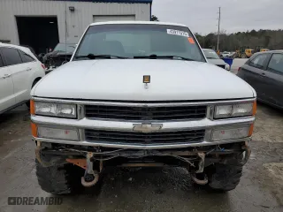 1990 Chevrolet C/K 2500 with VIN 2GCFK29K5L1177737, listed as a Copart auction lot 43911515 with 329,501 mi miles and Salvage Title. Bid and sale history available at carsss.com. Image 5.