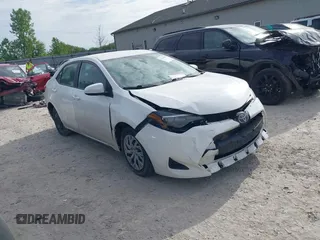 2019 Toyota Corolla L z VIN 5YFBURHE2KP935112, wystawiony jako IAAI lot #42243295 z przebiegiem 95 175 mil mil oraz . Historia ofert i sprzedaży dostępna na DreamBid. Obrazek 1.