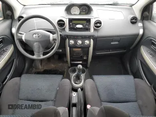 2005 Scion xA z VIN JTKKT624250121342, wystawiony jako Copart lot #55406305 z przebiegiem 99 615 mil mil oraz Szkody całkowita. Historia ofert i sprzedaży dostępna na DreamBid. Obrazek 8.