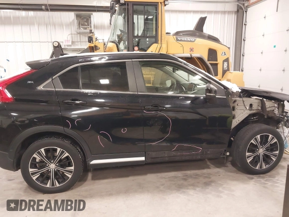 2018 Mitsubishi Eclipse Cross SE z VIN JA4AT5AA8JZ068425, wystawiony jako IAAI lot #41333765 z przebiegiem 64 000 mil mil oraz . Historia ofert i sprzedaży dostępna na DreamBid. Obrazek 13.