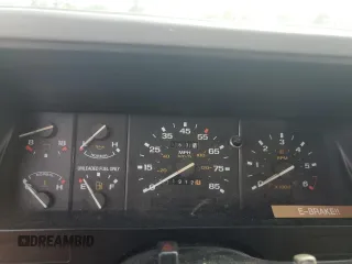 1990 Ford Bronco z VIN 1FMCU14T9LUA15536, wystawiony jako Copart lot #54391815 z przebiegiem 319 124 mil mil oraz Szkoda całkowita • Salvage title. Historia ofert i sprzedaży dostępna na DreamBid. Obrazek 9.