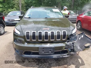 2016 Jeep Cherokee Latitude z VIN 1C4PJMCS3GW326575, wystawiony jako IAAI lot #42502217 z przebiegiem 76 805 mil mil oraz . Historia ofert i sprzedaży dostępna na DreamBid. Obrazek 12.