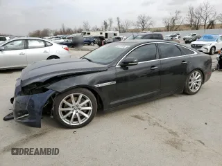 2013 Jaguar XJ z VIN SAJWJ1CD5D8V53294, wystawiony jako Copart lot #49711445 z przebiegiem 100 675 mil mil oraz Szkoda całkowita • Salvage title. Historia ofert i sprzedaży dostępna na DreamBid. Obrazek 1.