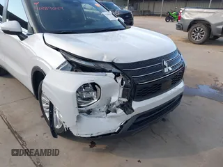 2024 Mitsubishi Outlander ES z VIN JA4J3UA85RZ004684, wystawiony jako IAAI lot #41289047 z przebiegiem 18 819 mil mil oraz . Historia ofert i sprzedaży dostępna na DreamBid. Obrazek 6.