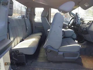 2015 Ford F-250 XLT z VIN 1FT7X2B67FEA07014, wystawiony jako IAAI lot #41625425 z przebiegiem 113 404 mil mil oraz . Historia ofert i sprzedaży dostępna na DreamBid. Obrazek 8.