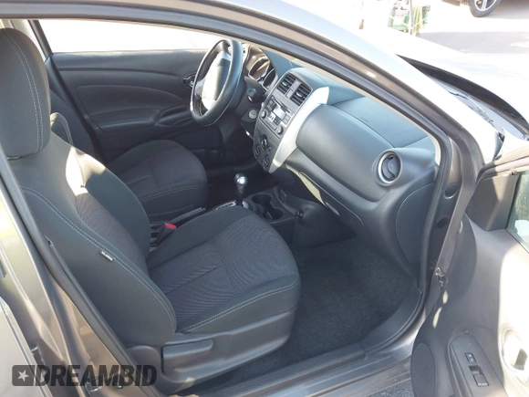 2017 Nissan Versa SV z VIN 3N1CN7AP4HK429880, wystawiony jako IAAI lot #41702985 z przebiegiem 183 764 mil mil oraz . Historia ofert i sprzedaży dostępna na DreamBid. Obrazek 5.