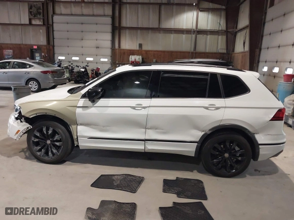 2020 Volkswagen Tiguan SE with VIN 3VV2B7AX1LM106600, listed as a IAAI auction lot 40259436 with 56,736 mi miles. Bid and sale history available at carsss.com. Image 14.