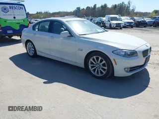 2013 BMW 5 Series 528i xDrive with VIN WBAXH5C50DD108318, listed as a IAAI auction lot 42131197 with 72,119 mi miles. Bid and sale history available at carsss.com. Image 1.