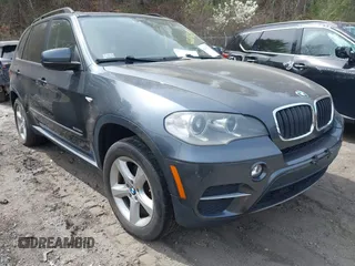 2012 BMW X5 35i z VIN 5UXZV4C5XCL755553, wystawiony jako IAAI lot #42104251 z przebiegiem 169 648 mil mil oraz . Historia ofert i sprzedaży dostępna na DreamBid. Obrazek 1.