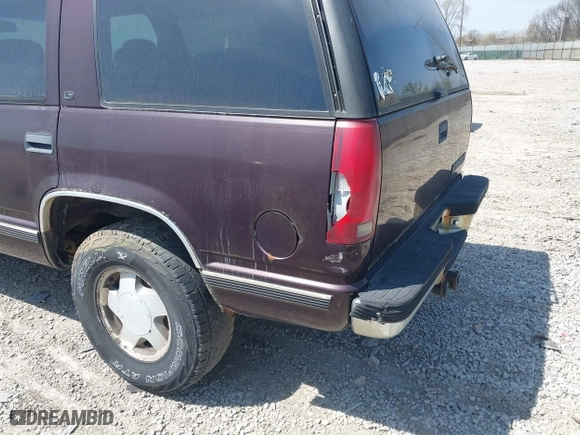 1997 Chevrolet Tahoe with VIN 1GNEK13R5VJ386701, listed as a IAAI auction lot 42046195 with 241,735 mi miles. Bid and sale history available at carsss.com. Image 6.