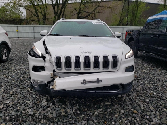 2017 Jeep Cherokee Limited with VIN 1C4PJMDB1HW562142, listed as a Copart auction lot 55366515 with 201,577 mi miles and Salvage title. Bid and sale history available at DreamBid. Image 5.