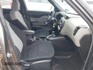 2014 Kia Soul with VIN KNDJN2A22E7059843, listed as a IAAI auction lot 41601093 with 61,396 mi miles. Bid and sale history available at carsss.com. Image 5.