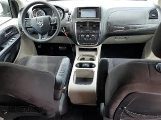 2014 Dodge Grand Caravan SXT z VIN 2C4RDGCG7ER214087, wystawiony jako Copart lot #61096815 z przebiegiem 131 241 mil mil oraz Czysty tytuł • Clean title. Historia ofert i sprzedaży dostępna na DreamBid. Obrazek 8.