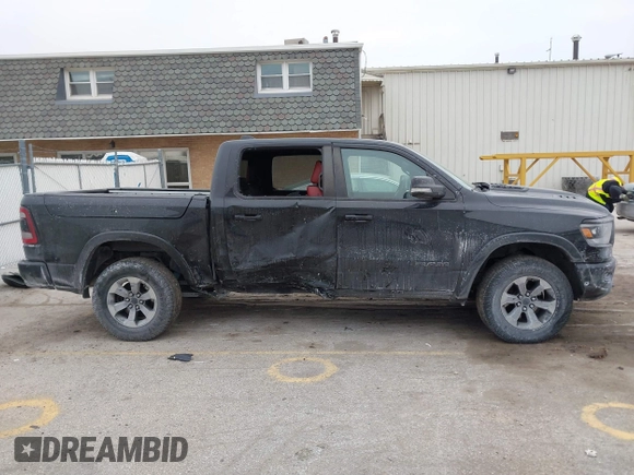 2019 Ram 1500 Rebel z VIN 1C6SRFLT6KN599362, wystawiony jako IAAI lot #41560018 z przebiegiem Nie podano mil oraz . Historia ofert i sprzedaży dostępna na DreamBid. Obrazek 13.