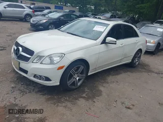 2010 Mercedes-Benz E 350 Luxury z VIN WDDHF8HB1AA259975, wystawiony jako IAAI lot #42111436 z przebiegiem 244 147 mil mil oraz . Historia ofert i sprzedaży dostępna na DreamBid. Obrazek 2.
