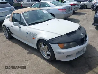 1998 BMW 3 Series 2.8L with VIN 4USCJ333XWLB63955, listed as a IAAI auction lot 41771125 with 1 mi miles. Bid and sale history available at carsss.com. Image 1.