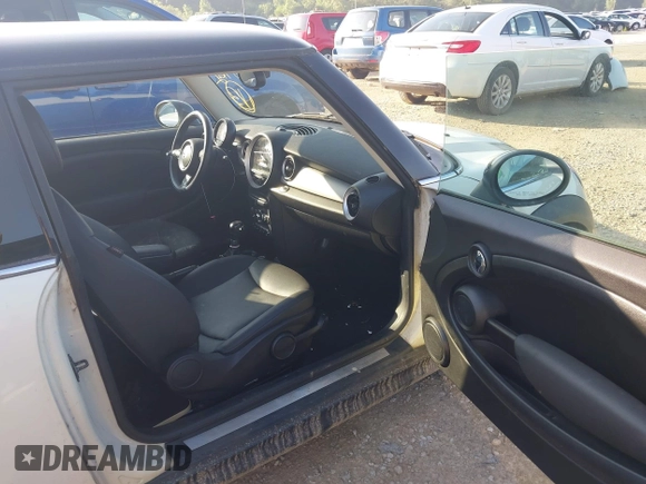 2013 MINI Hardtop with VIN WMWSU3C5XDT687396, listed as a IAAI auction lot 42669510 with 116,143 mi miles and . Bid and sale history available at DreamBid. Image 5.