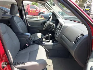 2006 Ford Escape XLT z VIN 1FMYU93126KC43561, wystawiony jako IAAI lot #42527725 z przebiegiem 141 174 mil mil oraz . Historia ofert i sprzedaży dostępna na DreamBid. Obrazek 5.