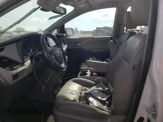 2019 Toyota Sienna XLE Auto Access Seat z VIN 5TDYZ3DC3KS971766, wystawiony jako Copart lot #44809945 z przebiegiem Nie podano mil oraz Szkoda całkowita • Salvage title. Historia ofert i sprzedaży dostępna na DreamBid. Obrazek 7.