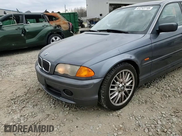 2001 BMW 3 Series 330i with VIN WBAAV53401FT01378, listed as a Copart auction lot 47212715 with 185,463 mi miles and Salvage Title. Bid and sale history available at carsss.com. Image 11.