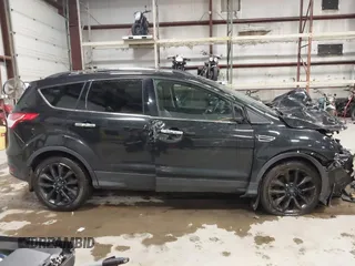 2015 Ford Escape SE with VIN 1FMCU9G91FUC49902, listed as a IAAI auction lot 41947883 with 140,670 mi miles. Bid and sale history available at carsss.com. Image 13.
