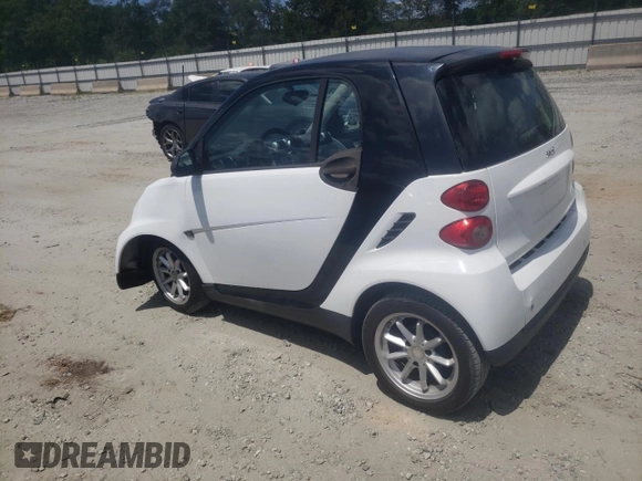 2010 Smart fortwo Pure z VIN WMEEJ3BA4AK342214, wystawiony jako Copart lot #62726614 z przebiegiem 110 472 mil mil oraz Szkoda całkowita • Salvage title. Historia ofert i sprzedaży dostępna na DreamBid. Obrazek 2.